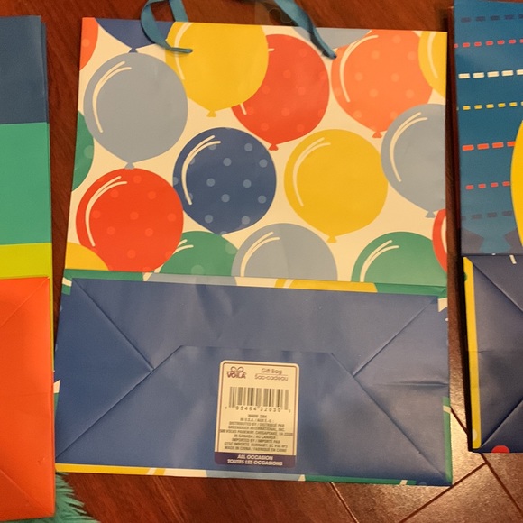 3 birthday gift bags/ happy birthday tissue paper - Picture 9 of 15